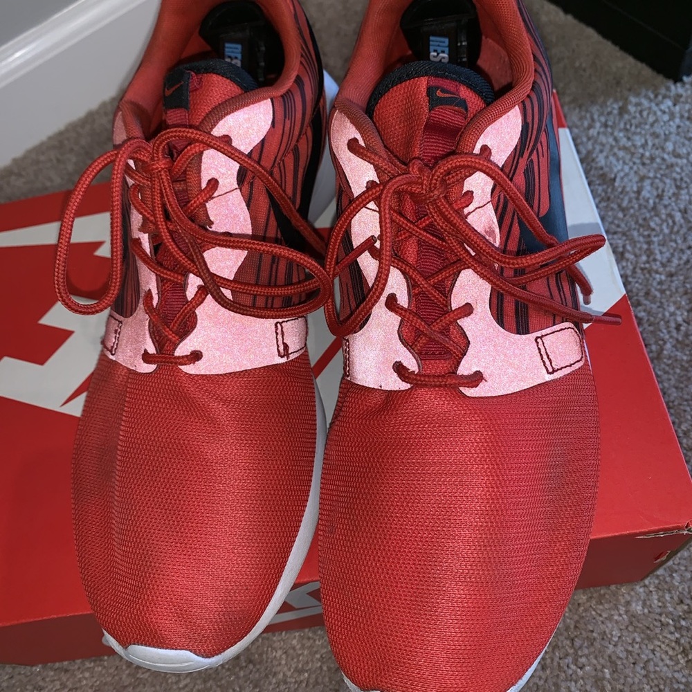 Nike roshe ones size 10 (used) reflective